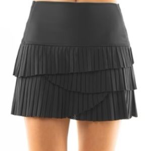 Lucky in Love Pindot Pleat Scallop Skirt black M